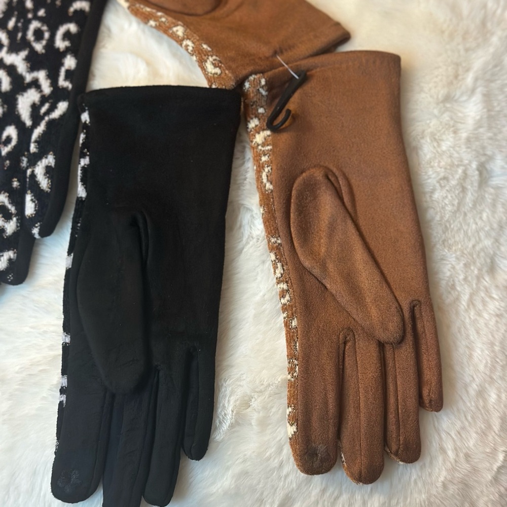 Pair of Women’s Animal Print Fashion Gloves Touchscreen Technology NEW W/O TAGS - Picture 2 of 7